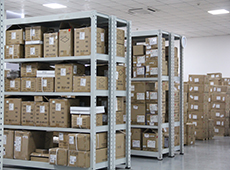 長電產(chǎn)品庫房一角